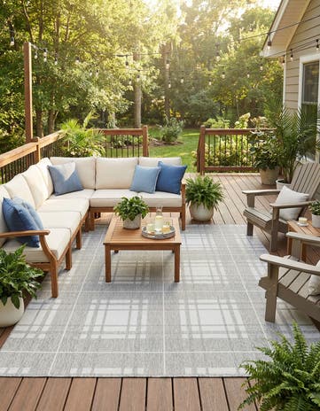 7' 10 x 10' Easy-Clean Checkered Indoor / Outdoor Rug