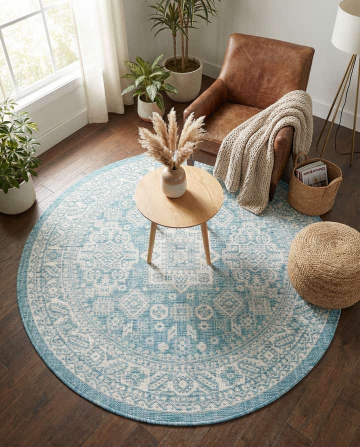 5' 3 x 5' 3 Easy-Clean Aztec Indoor / Outdoor Round Rug