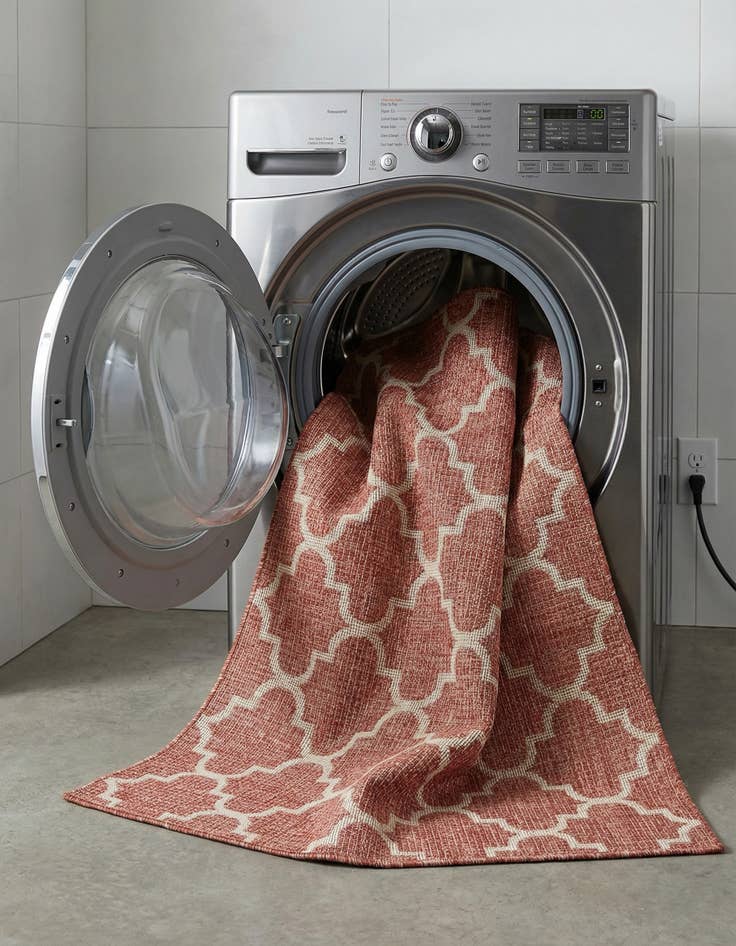 Detail image of 6' x 9'  Washable Trellis Indoor / Outdoor Rug