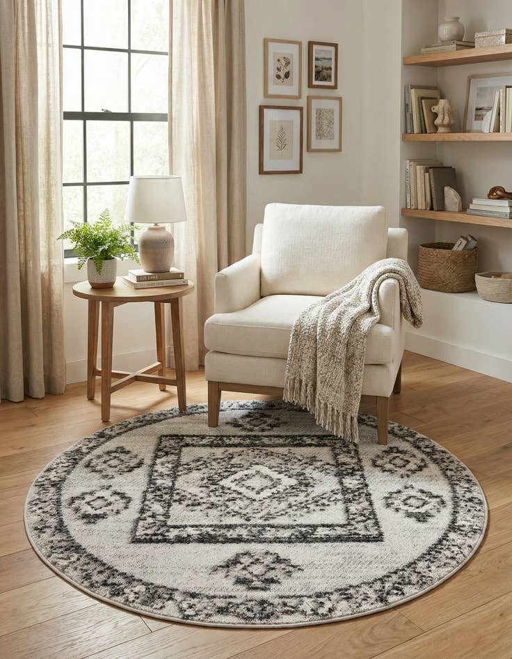 Detail image of 4' x 4' Cherokee Round Rug