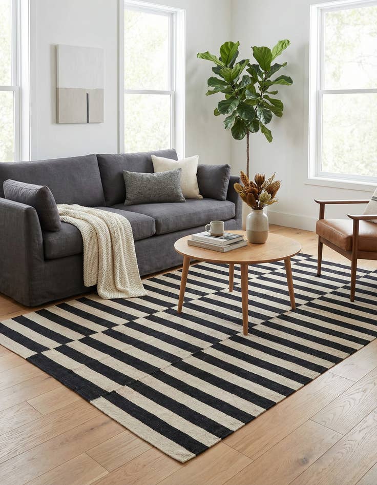 Detail image of 4' 4 x 5' 9  Hand Woven Kilim Modern Wool Rug