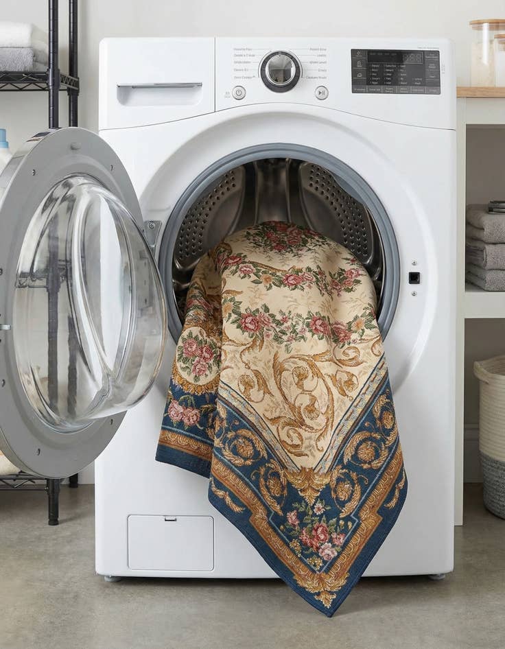 Detail image of 7' 10 x 7' 10  Washable Traditional Indoor / Outdoor Square Rug