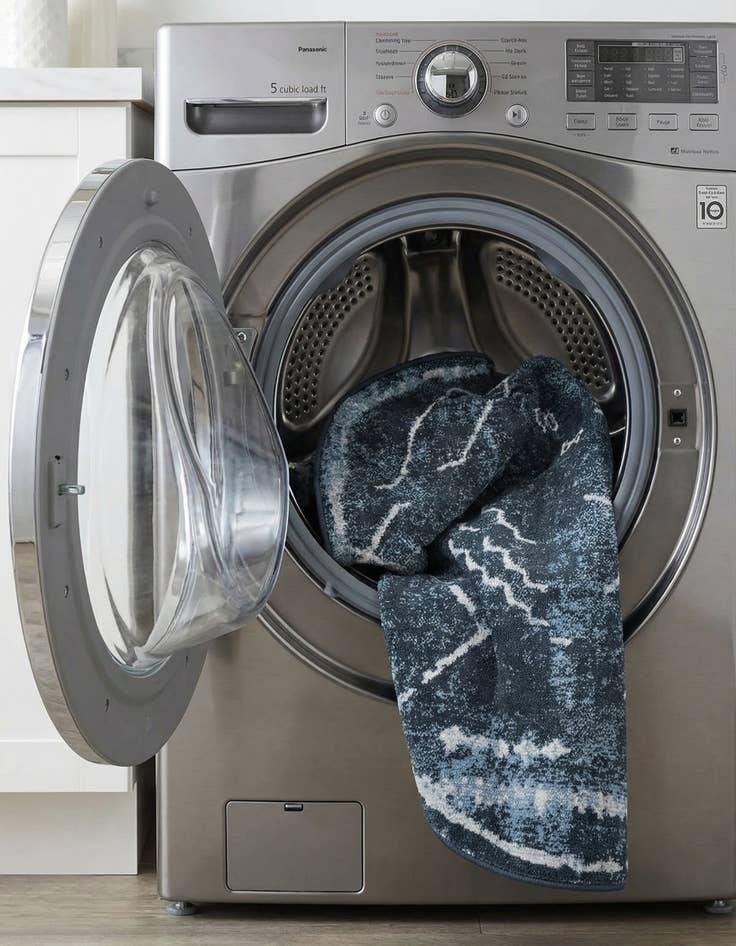 Detail image of 3' 3 x 3' 3 Kamala Washable Round Rug