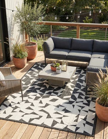7' 10 x 10' Easy-Clean Modern Indoor / Outdoor Rug