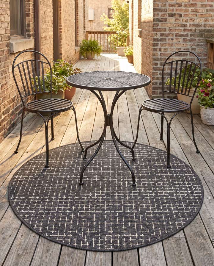 95cm x 95cm Easy-Clean Checkered Indoor / Outdoor Round Rug