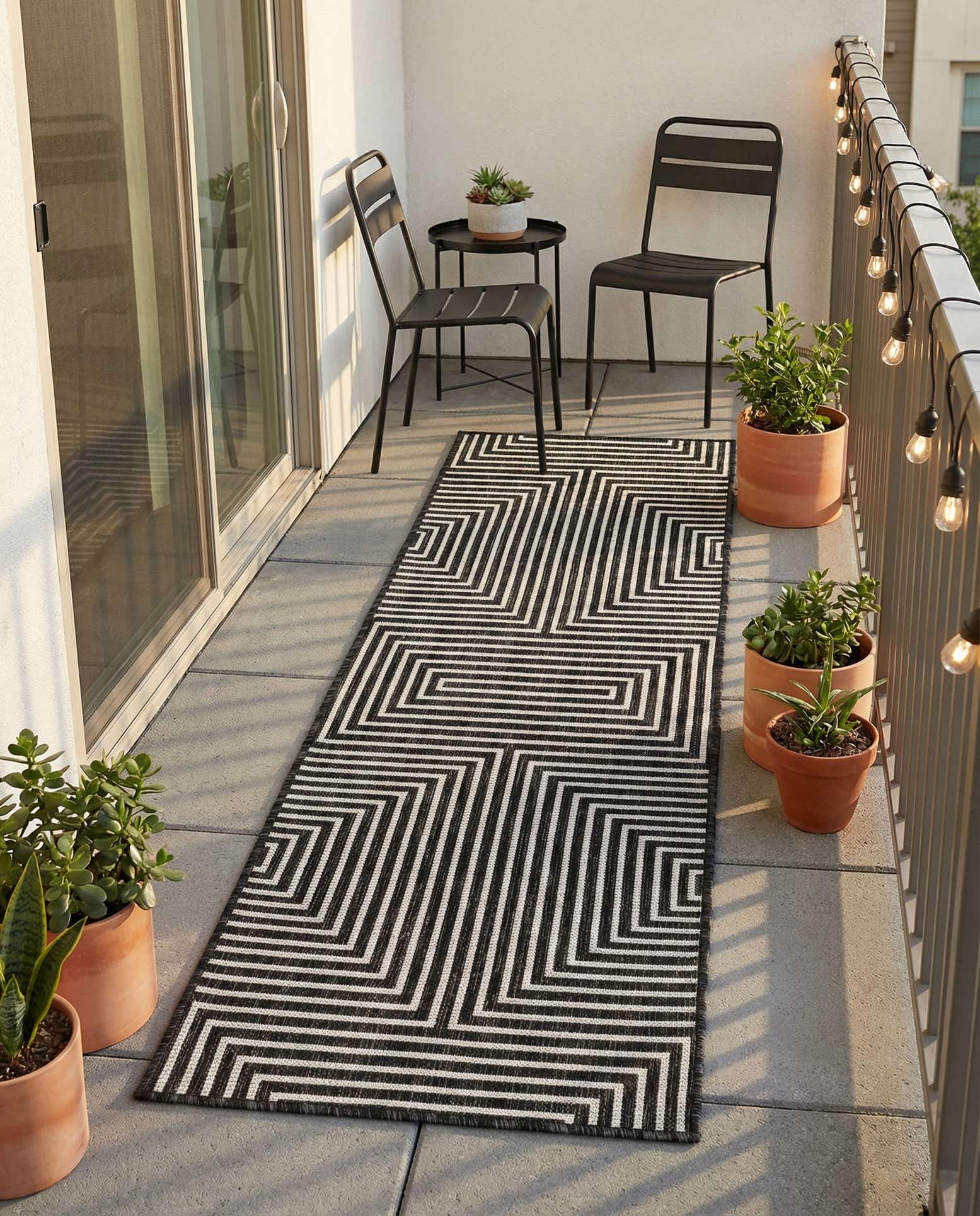 2' x 6' Easy-Clean Modern Indoor / Outdoor Runner Rug