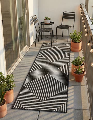 2' x 6' Easy-Clean Modern Indoor / Outdoor Runner Rug