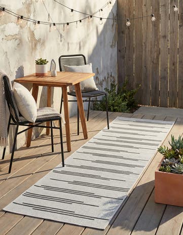 2' x 6' Easy-Clean Modern Indoor / Outdoor Runner Rug