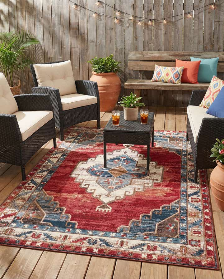 5' x 7' Easy-Clean Traditional Indoor / Outdoor Rug