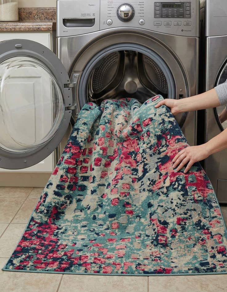 Detail image of 7' x 10'  Washable Barcelona Rug