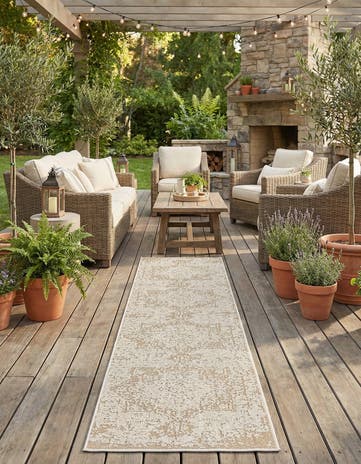Khaki Easy-Clean Traditional Indoor / Outdoor Runner Rug