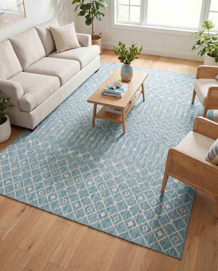 Detail image of 10' x 14' Easy-Clean Lattice Indoor / Outdoor Rug