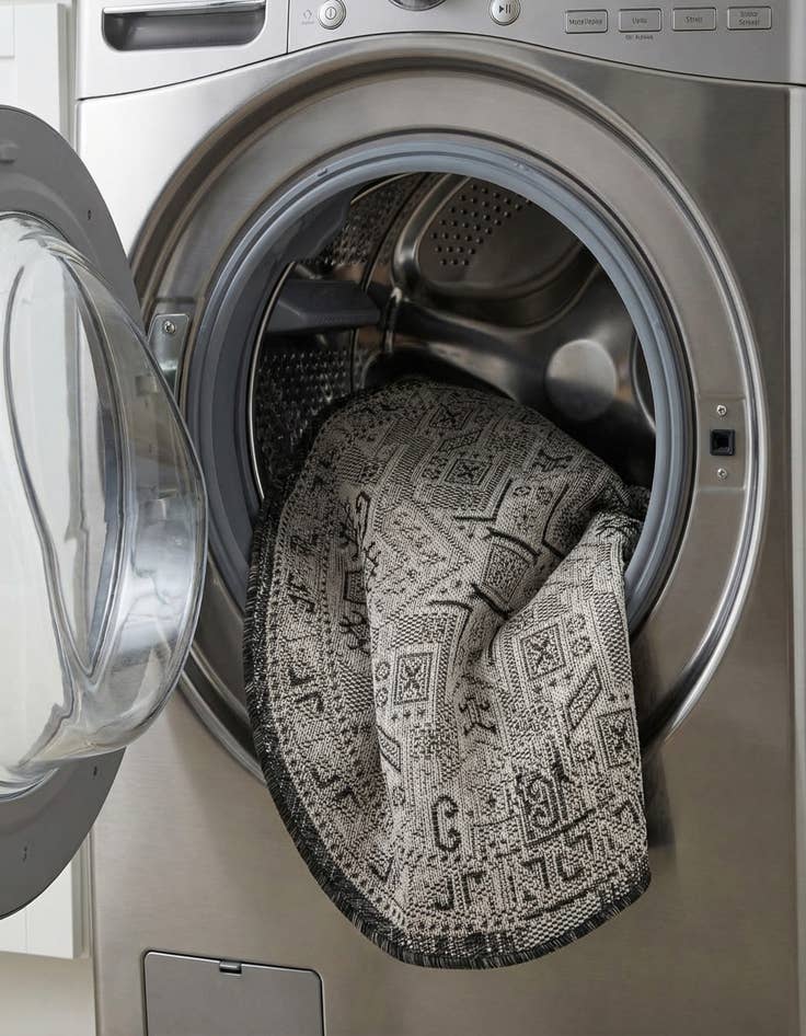 Detail image of 3' x 3'  Washable Aztec Indoor / Outdoor Round Rug