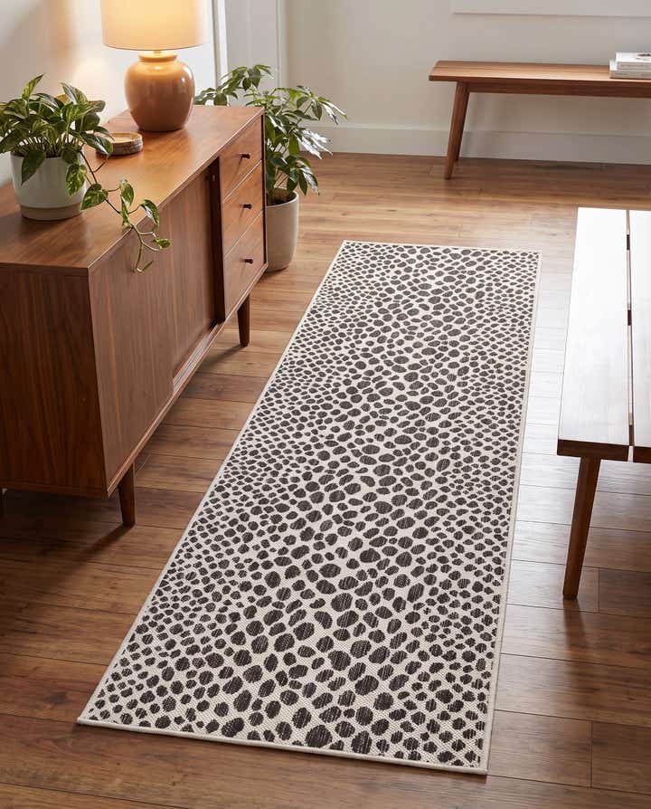 2' x 7' Easy-Clean Jill Zarin Cape Town Indoor / Outdoor Runner Rug