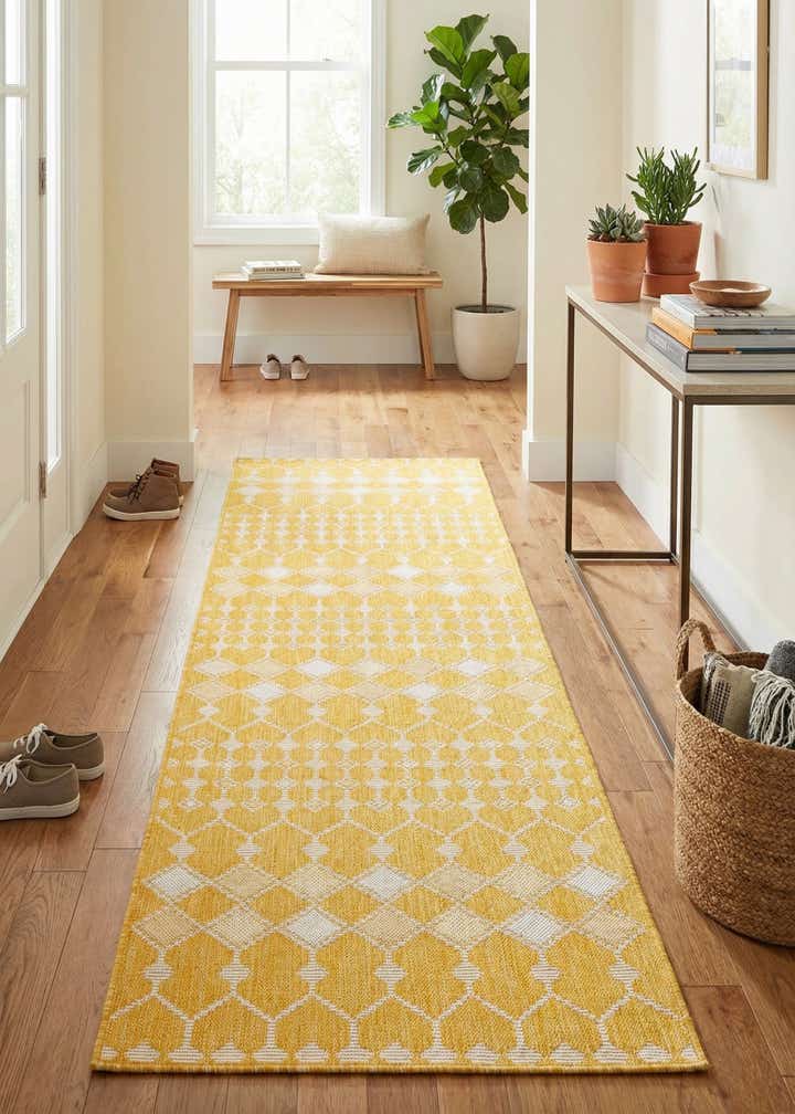 2' 7 x 10' Easy-Clean Trellis Indoor / Outdoor Runner Rug