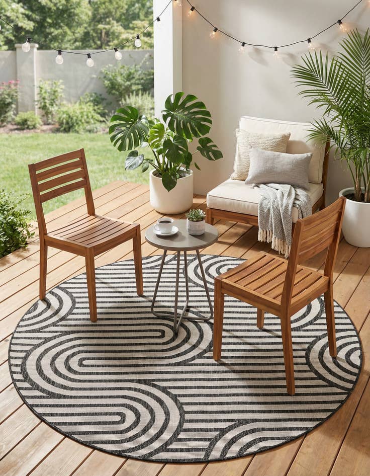 Detail image of 6' x 6'  Washable Modern Indoor / Outdoor Round Rug