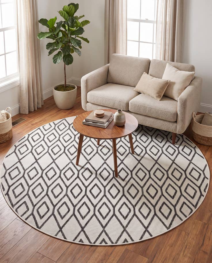 Detail image of 6' 7 x 6' 7 Easy-Clean Jill Zarin Turks and Caicos Indoor / Outdoor Round Rug