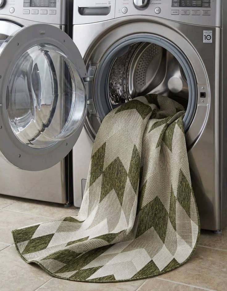 Detail image of 6' x 6'  Washable Modern Indoor / Outdoor Round Rug