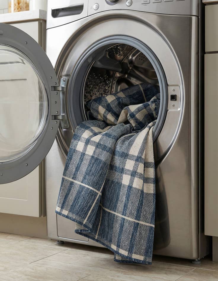 Detail image of 5' 3 x 7'  Washable Checkered Indoor / Outdoor Rug