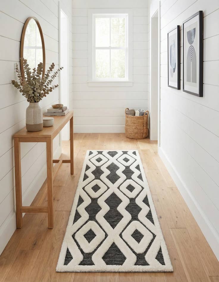 Detail image of 2' 7 x 8' Prismatic Runner Rug