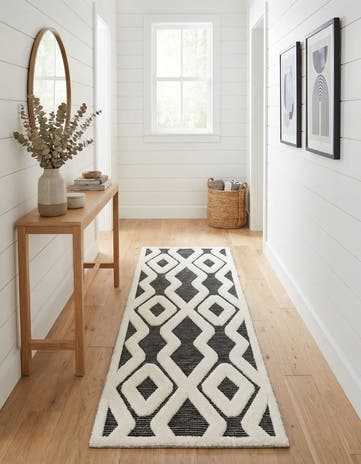 2' 7 x 8' Prismatic Runner Rug
