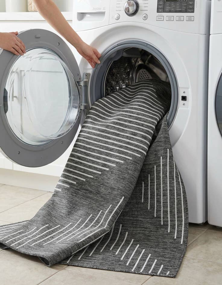 Detail image of 6' x 9'  Washable Modern Indoor / Outdoor Rug