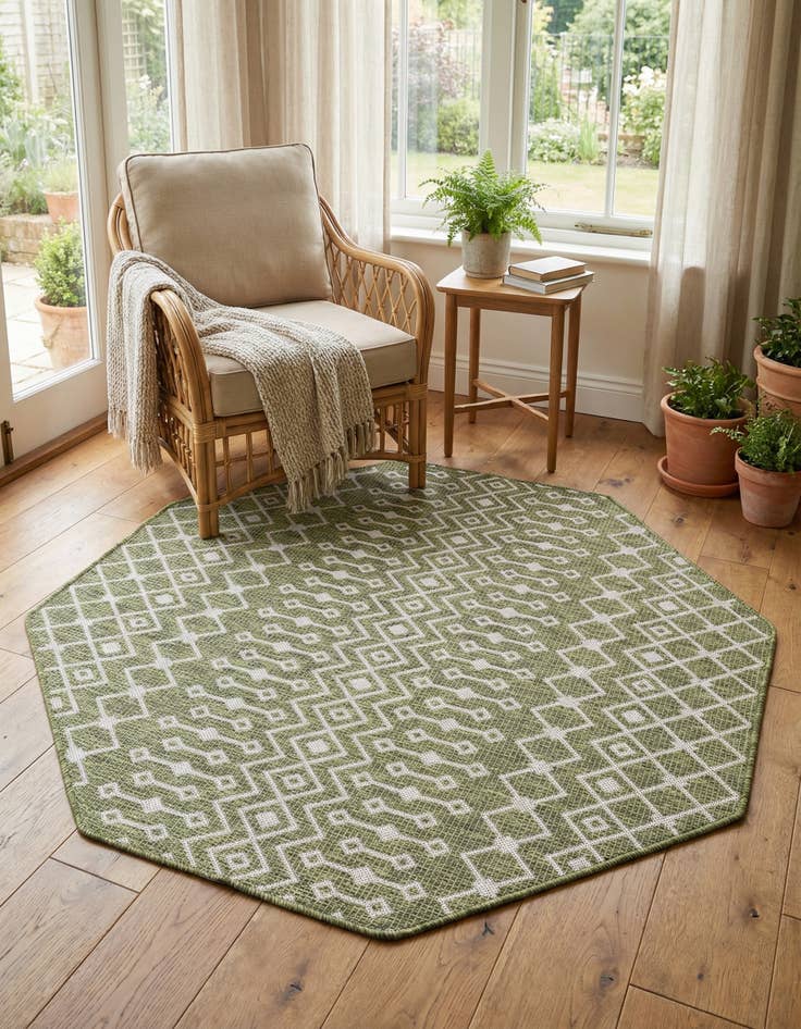 Detail image of 5' 3 x 5' 3  Washable Trellis Indoor / Outdoor Octagon Rug