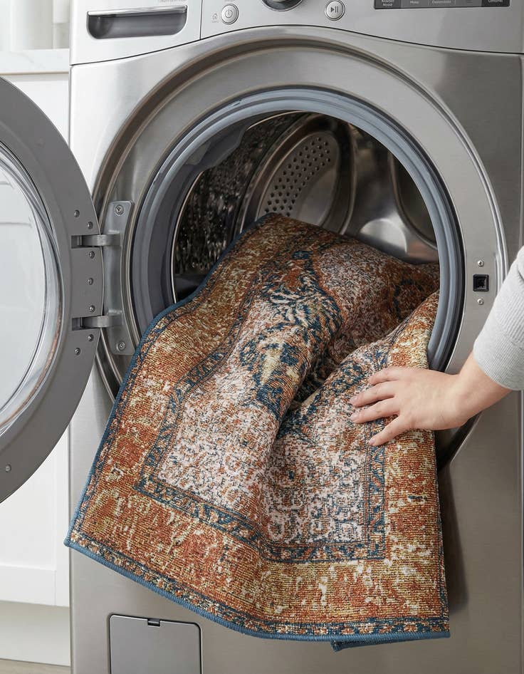 Detail image of 4' x 6'  Washable Traditional Indoor / Outdoor Rug