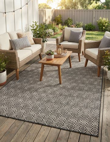 5' 3 x 7' Easy-Clean Lattice Indoor / Outdoor Rug