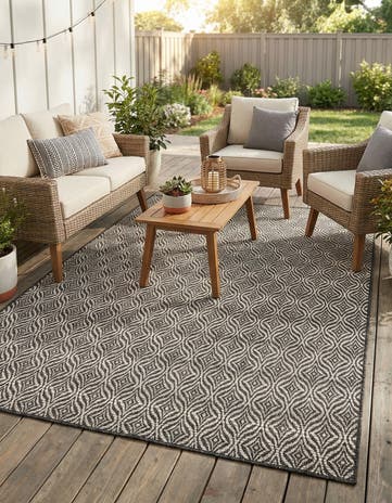 5' 3 x 7' Easy-Clean Lattice Indoor / Outdoor Rug