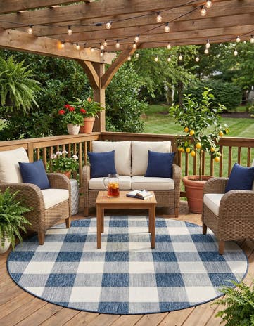 7' 10 x 7' 10 Easy-Clean Checkered Indoor / Outdoor Round Rug