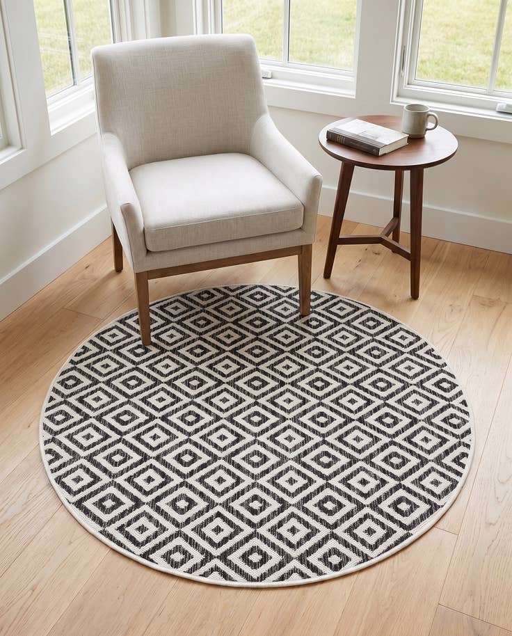 Detail image of 4' x 4' Easy-Clean Jill Zarin Costa Rica Indoor / Outdoor Round Rug