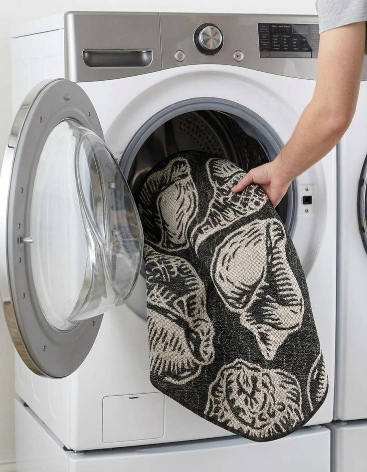 Detail image of  3' x 3'  Washable Coastal Indoor / Outdoor Round Rug