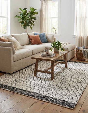 8' x 10' Hand Woven Chindi Trellis Rug