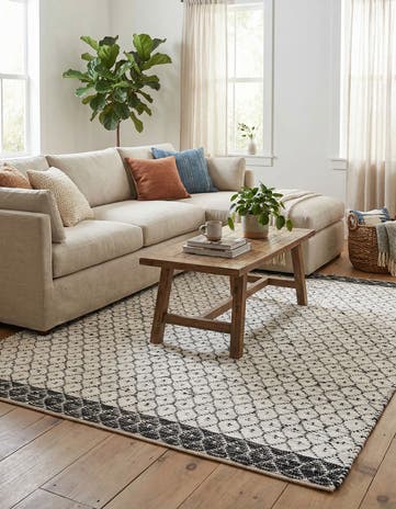 8' x 10' Hand Woven Chindi Trellis Rug