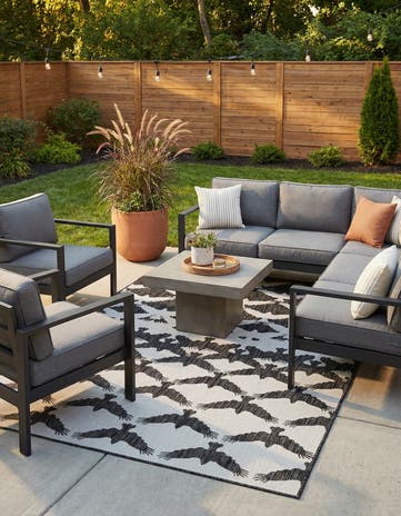 6' x 9' Easy-Clean Modern Indoor / Outdoor Rug