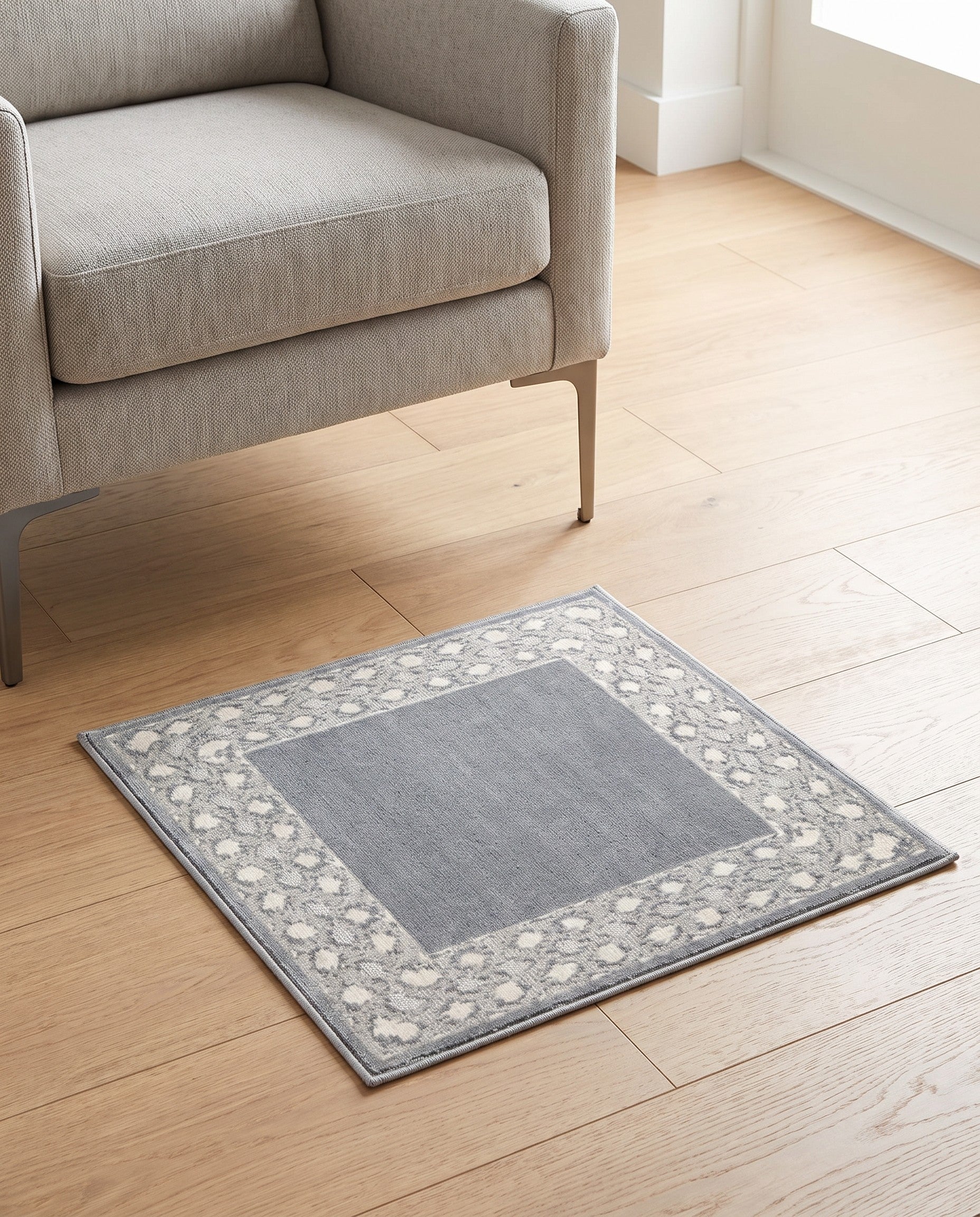1' 4 x 1' 4 Vince Camuto Sample Rug
