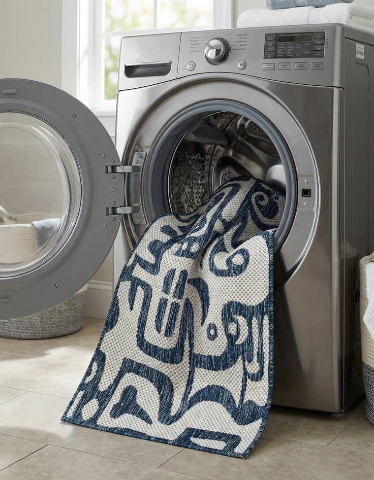 Detail image of  2' x 4'  Washable Modern Indoor / Outdoor Runner Rug