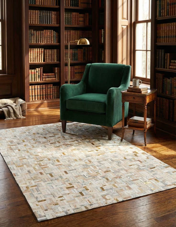 Detail image of 5' x 7' 10 Cowhide Stocks Rug