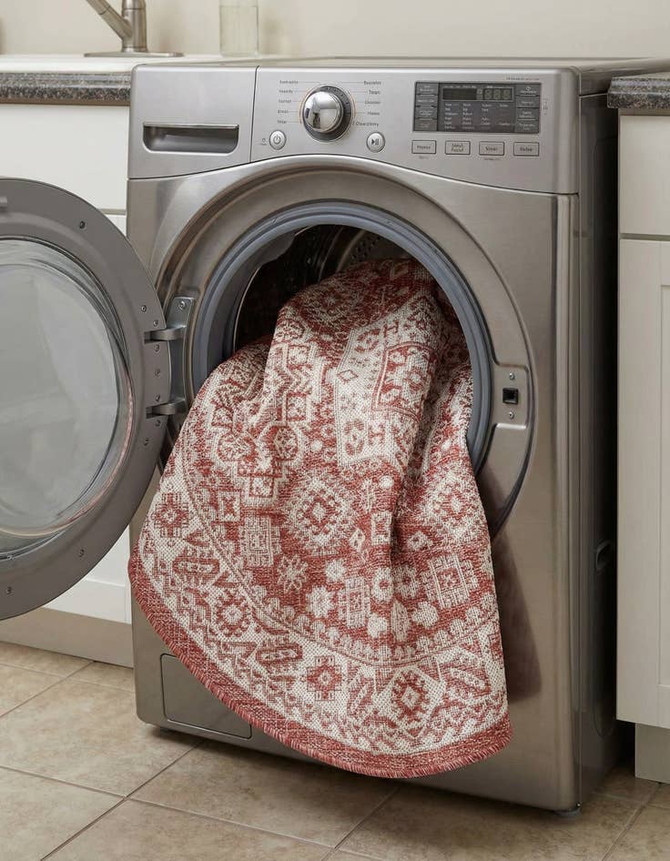 Detail image of 4' x 4'  Washable Aztec Indoor / Outdoor Round Rug