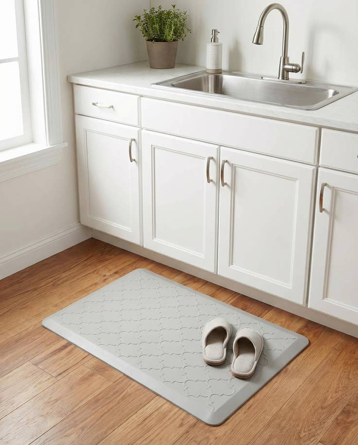 Detail image of 2' x 3' Solid Trellis Comfort Mat