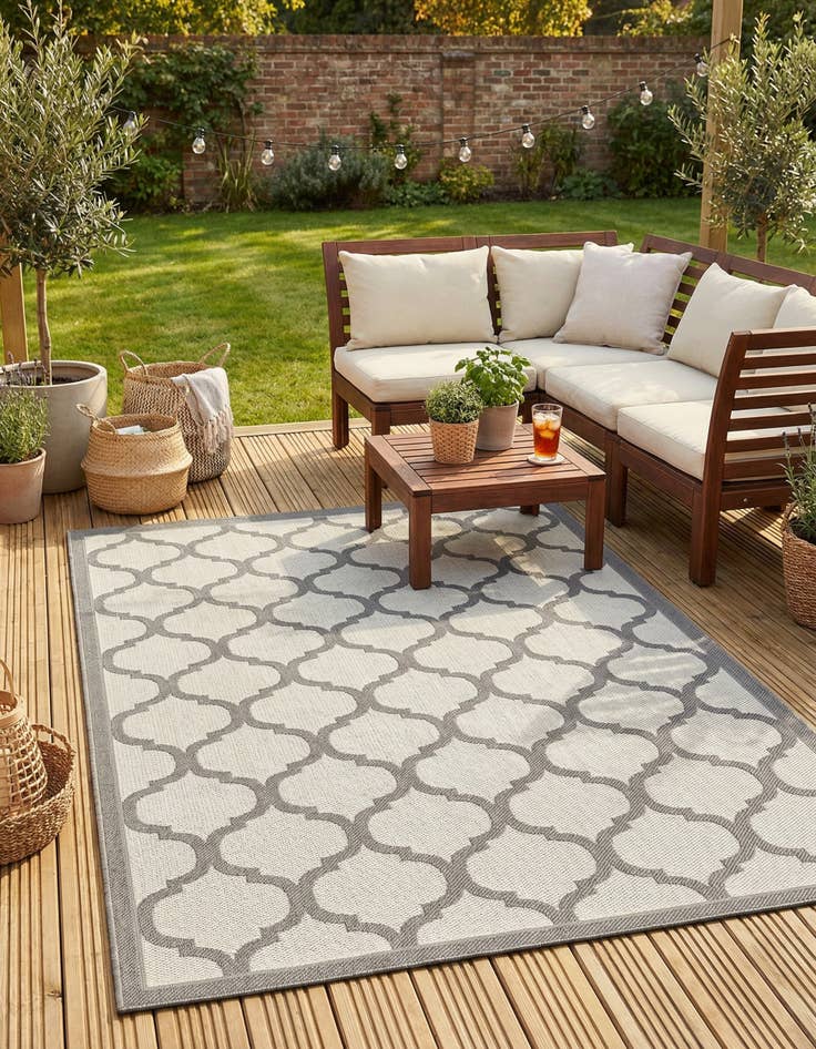 Detail image of  6' x 9'  Washable Lattice Indoor / Outdoor Rug