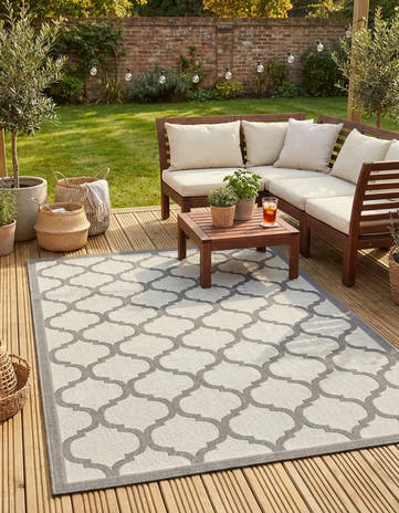6' x 9' Easy-Clean Lattice Indoor / Outdoor Rug