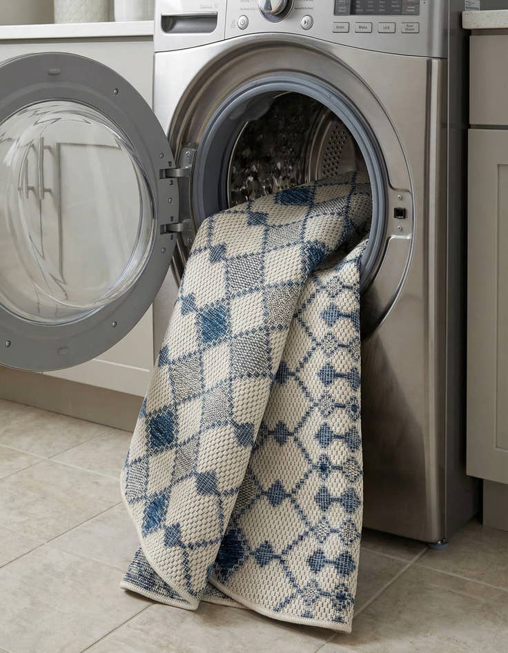 Detail image of 4' x 4'  Washable Trellis Indoor / Outdoor Round Rug