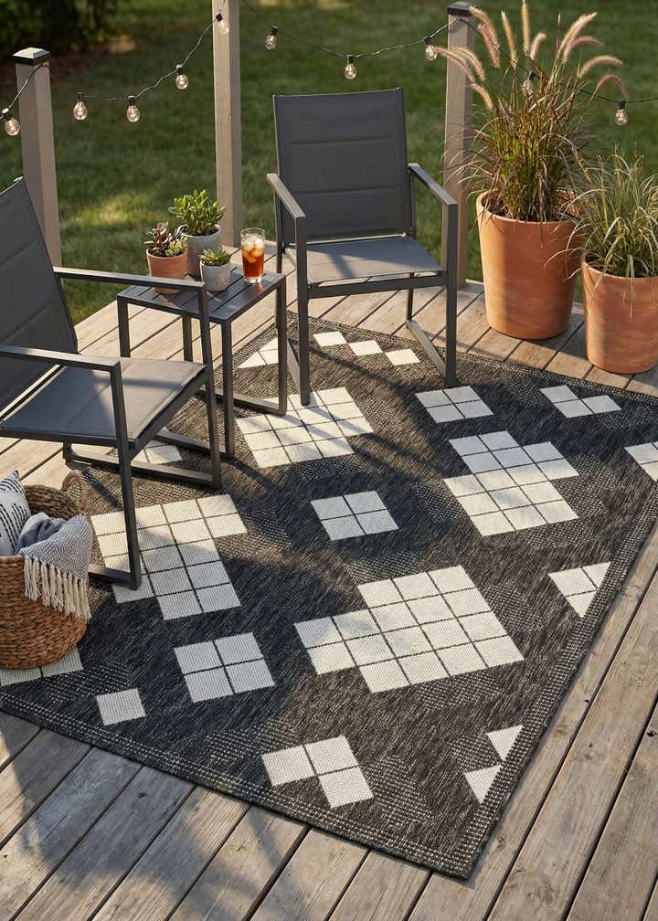 4' x 6' Easy-Clean Modern Indoor / Outdoor Rug