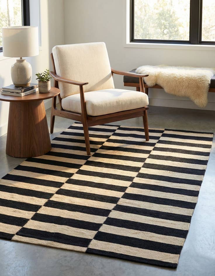 Detail image of 3' 2 x 4' 9  Hand Woven Kilim Modern Wool Rug