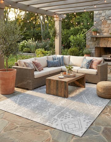 7' 10 x 10' Easy-Clean Bohemian Indoor / Outdoor Rug