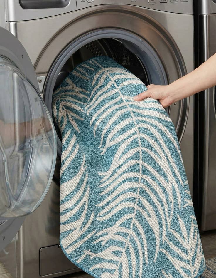 Detail image of 4' x 4'  Washable Botanical Indoor / Outdoor Round Rug