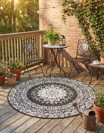 6' x 6' Easy-Clean Traditional Indoor / Outdoor Round Rug
