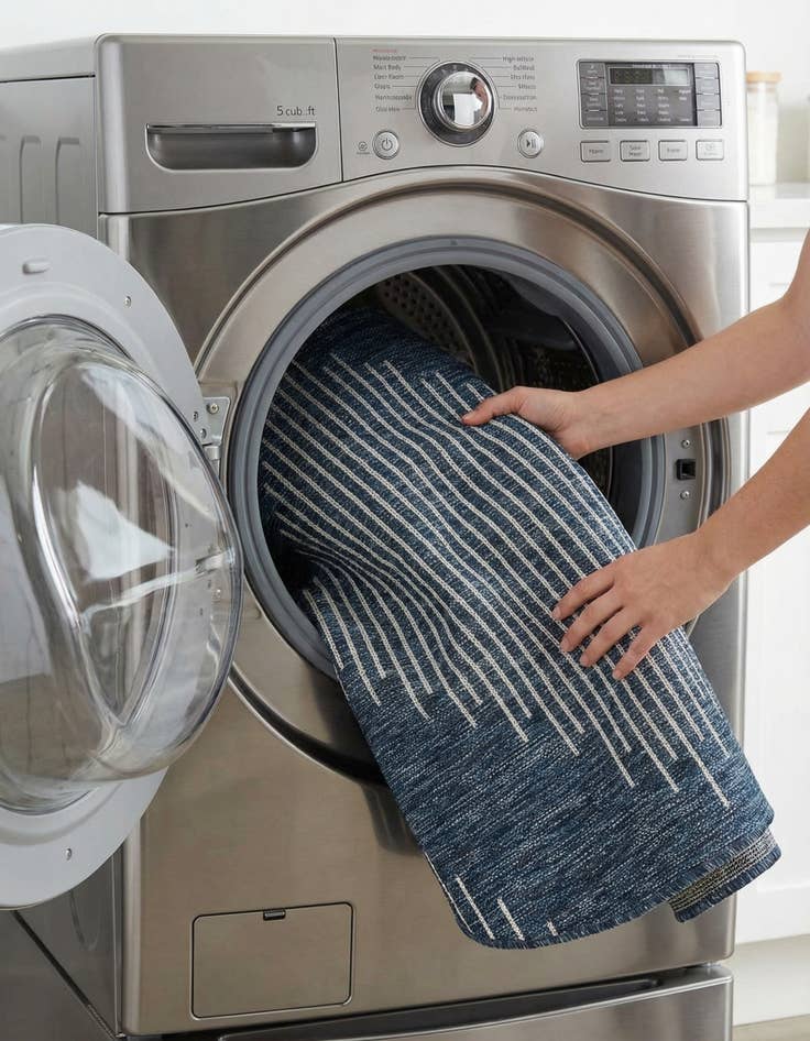 Detail image of  4' x 4' 5  Washable Modern Indoor / Outdoor Round Rug